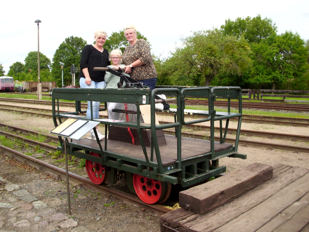 Familie Schumann aus Angermünde auf der Handhebeldraisine